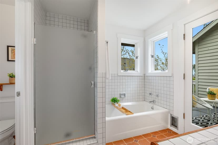 Property photo for 2621 2nd Avenue N, Seattle photo 32