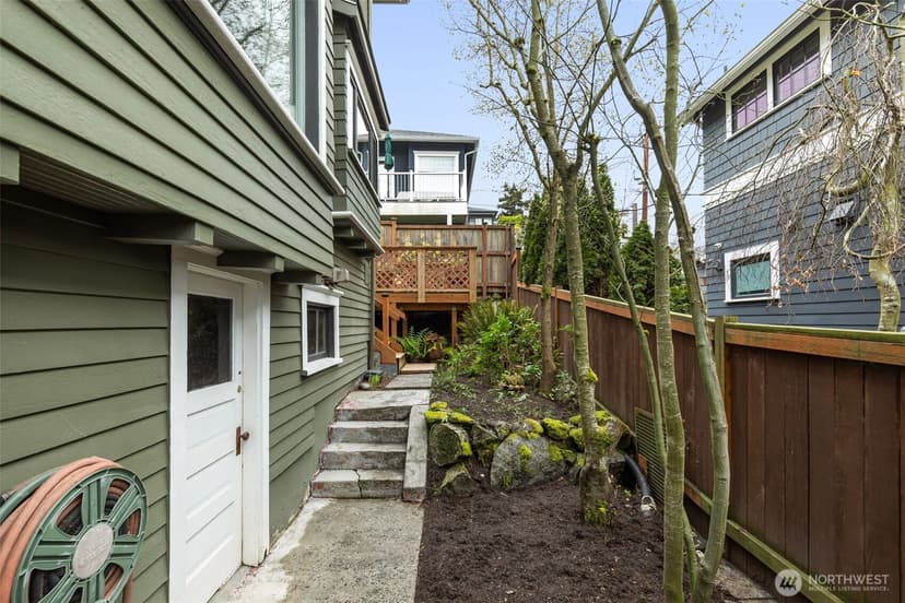 Property photo for 2621 2nd Avenue N, Seattle photo 40