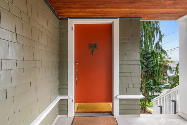 Property photo for 2621 2nd Avenue N, Seattle photo 5