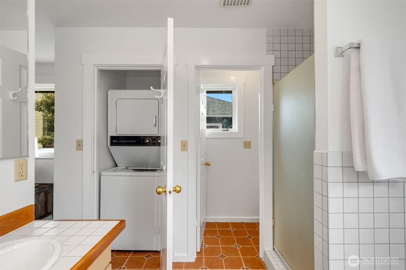 Property photo for 2621 2nd Avenue N, Seattle photo 31