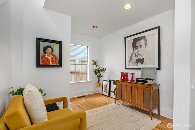 Property photo for 2621 2nd Avenue N, Seattle photo 11