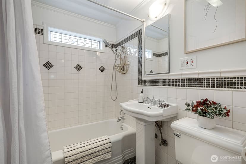 Property photo for 8115 34th Avenue SW, Seattle photo 15