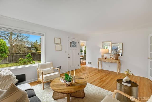 Property photo for 8115 34th Avenue SW, Seattle photo 4