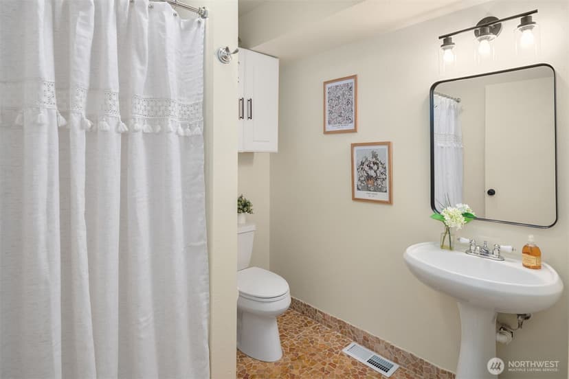 Property photo for 11321 83rd Place NE, Kirkland photo 18