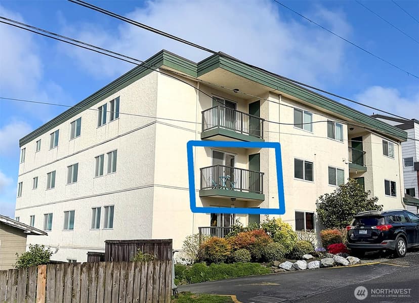 Property photo for 8747 Phinney Avenue N #13, Seattle photo 2
