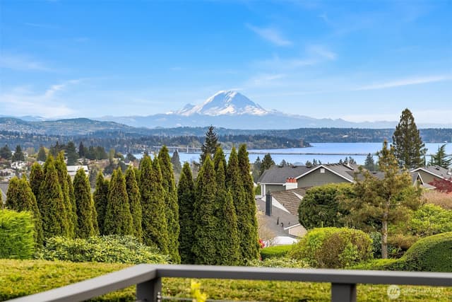 Property photo for 7310 51st Avenue NE, Seattle photo 2