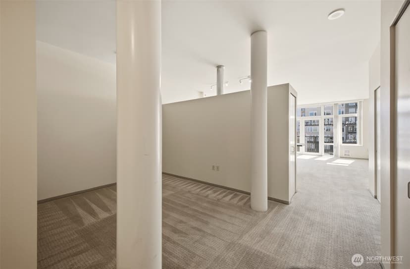Property photo for 2717 Western Avenue #8020, Seattle photo 11