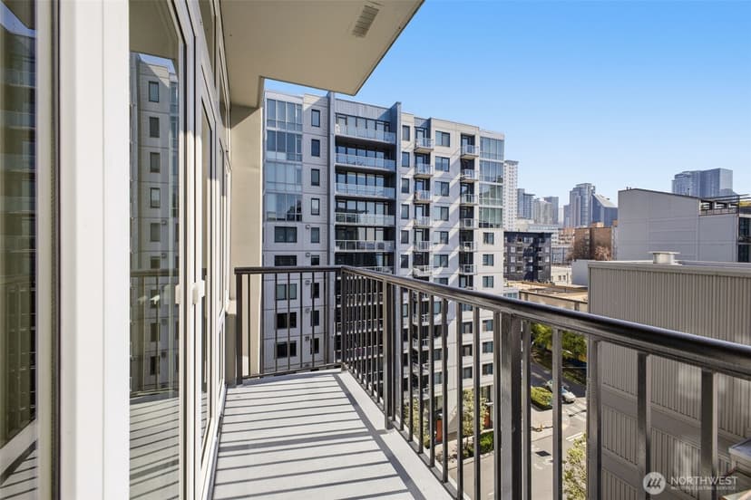 Property photo for 2717 Western Avenue #8020, Seattle photo 5