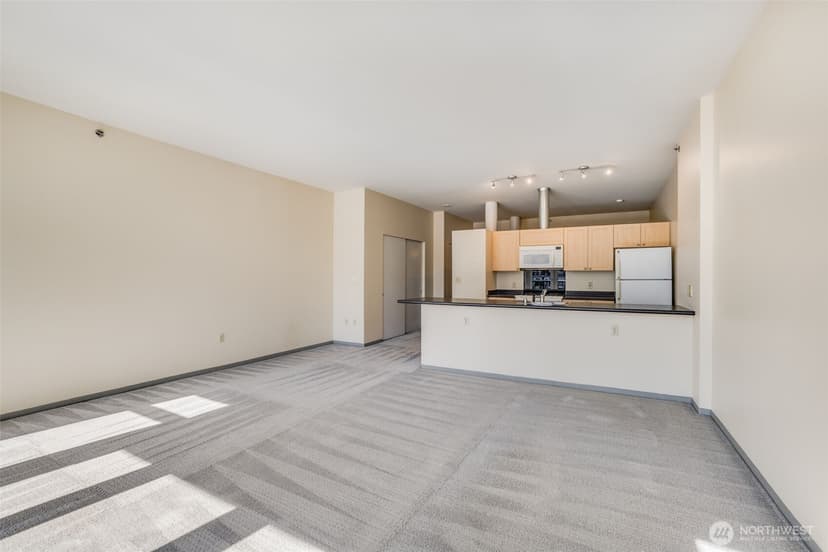Property photo for 2717 Western Avenue #8020, Seattle photo 7