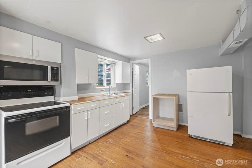 Property photo for 934 N 100th Street, Seattle photo 16