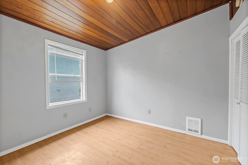 Property photo for 934 N 100th Street, Seattle photo 10