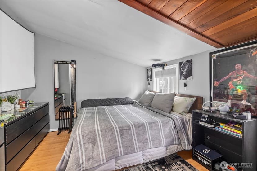 Property photo for 934 N 100th Street, Seattle photo 11