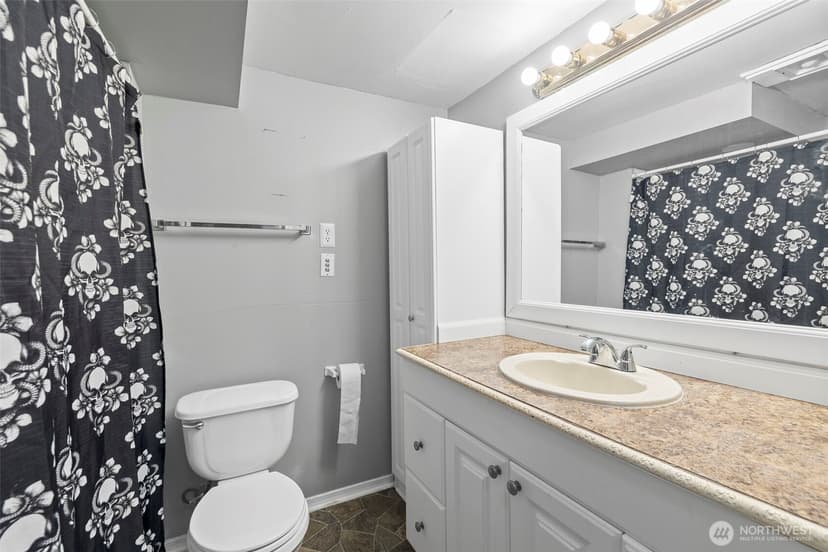 Property photo for 934 N 100th Street, Seattle photo 17