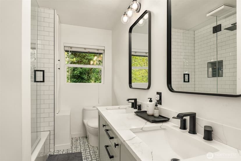 Property photo for 15803 81st Avenue NE, Kenmore photo 13