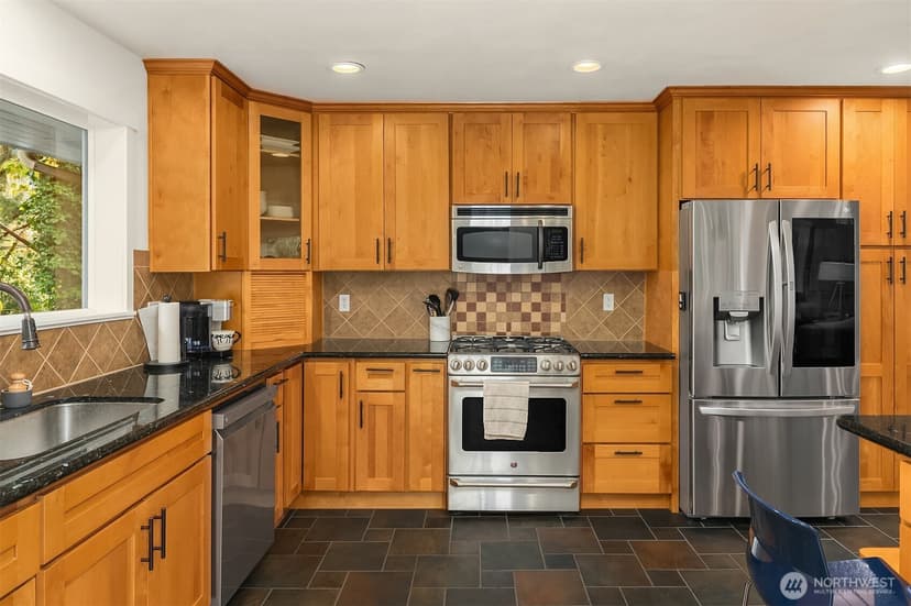Property photo for 15803 81st Avenue NE, Kenmore photo 7