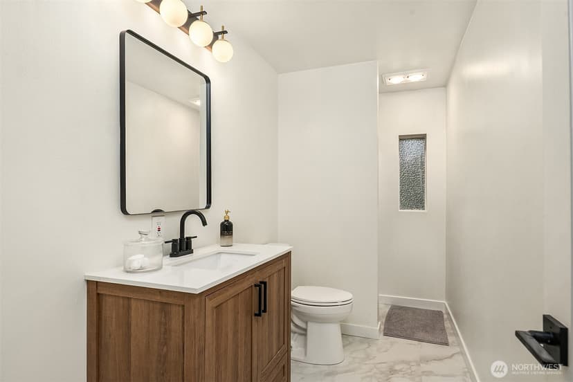 Property photo for 15803 81st Avenue NE, Kenmore photo 20