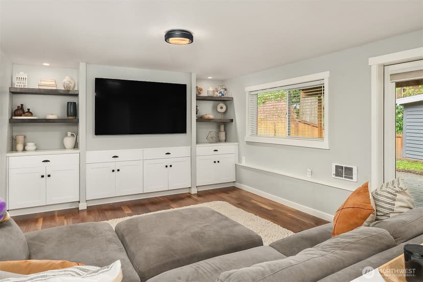 Property photo for 15803 81st Avenue NE, Kenmore photo 15