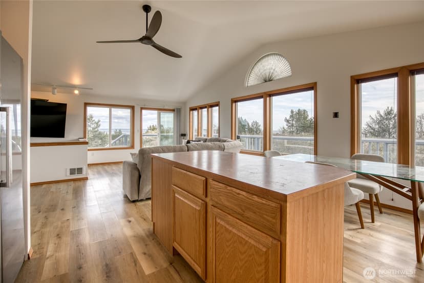 Property photo for 171 Marine View Drive SE, Ocean Shores photo 11