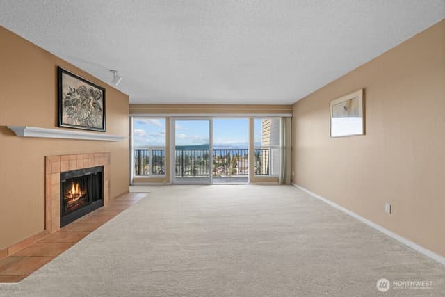 Property photo for 5025 California Avenue SW #402, Seattle photo 4