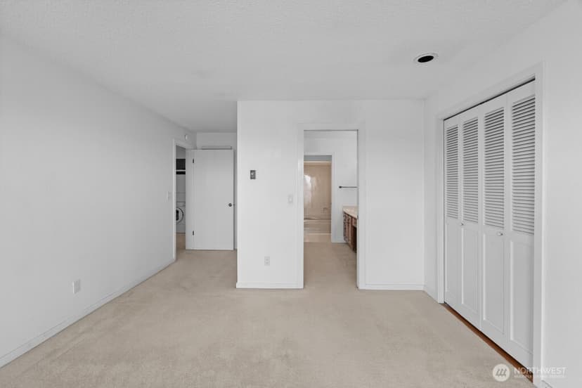 Property photo for 5025 California Avenue SW #402, Seattle photo 14