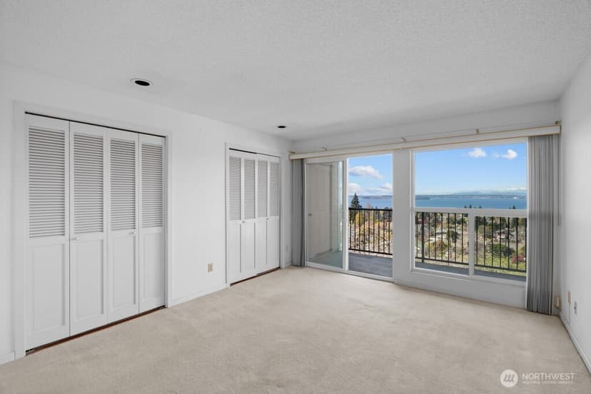 Property photo for 5025 California Avenue SW #402, Seattle photo 12