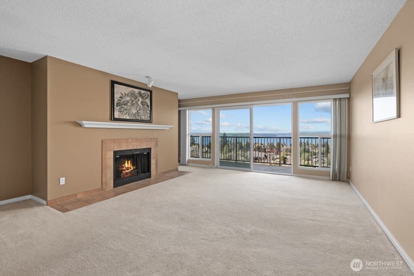 Property photo for 5025 California Avenue SW #402, Seattle photo 3
