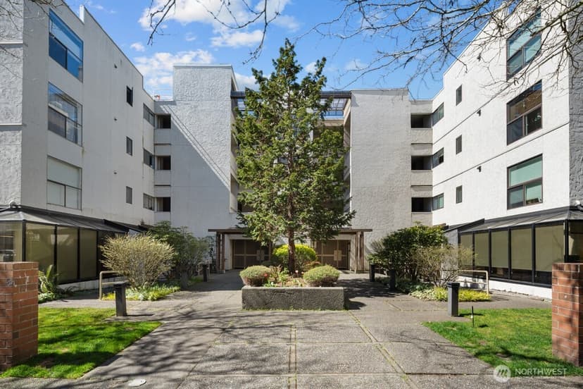 Property photo for 5025 California Avenue SW #402, Seattle photo 2