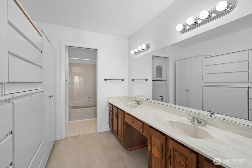 Property photo for 5025 California Avenue SW #402, Seattle photo 18
