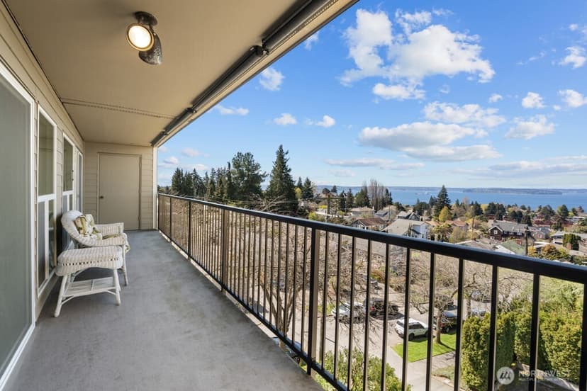 Property photo for 5025 California Avenue SW #402, Seattle photo 8