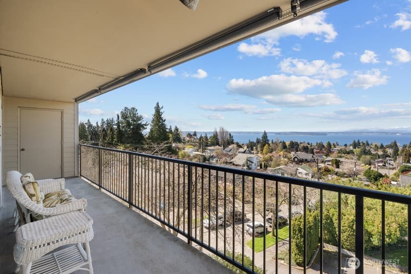 Property photo for 5025 California Avenue SW #402, Seattle photo 7