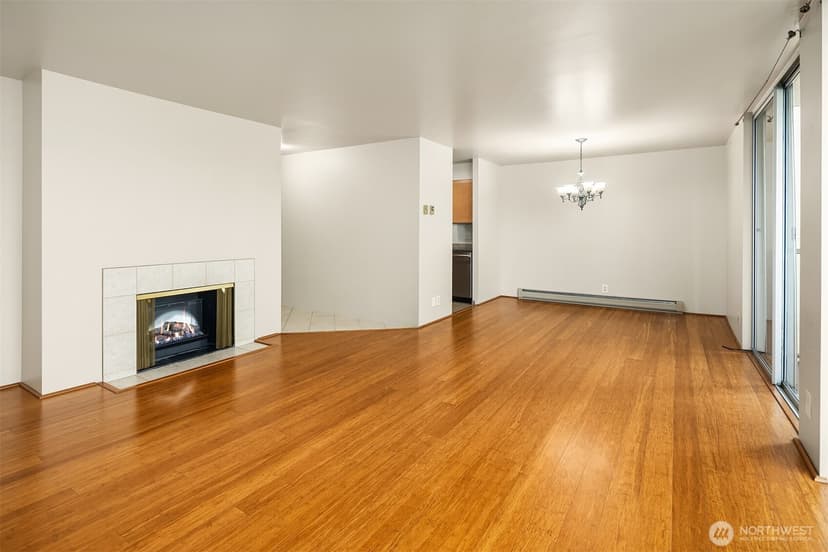Property photo for 4540 8th Avenue NE #405, Seattle photo 6