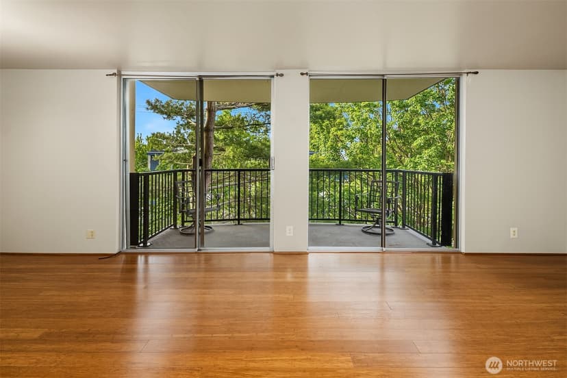 Property photo for 4540 8th Avenue NE #405, Seattle photo 7