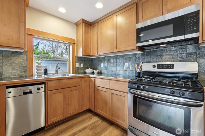 Property photo for 9047 17th Avenue SW #A, Seattle photo 17