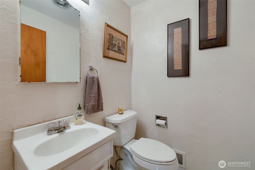 Property photo for 10520 11th Avenue NW, Seattle photo 4