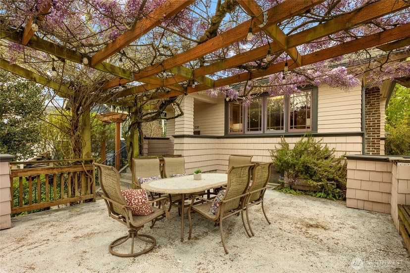 Property photo for 1018 NE 62nd Street, Seattle photo 5