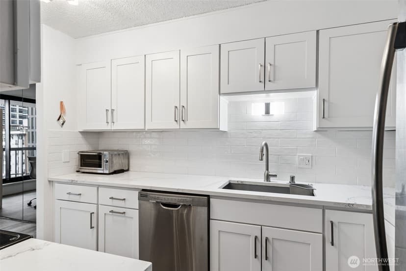 Property photo for 2100 3rd Avenue #802, Seattle photo 9