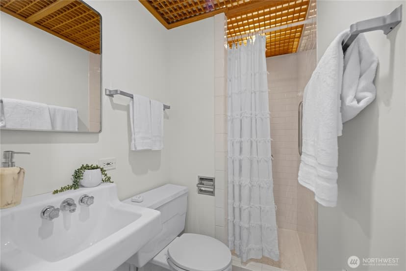 Property photo for 1620 43rd Avenue E #4C, Seattle photo 14