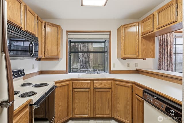 Property photo for 1572 NE 177th St #B10, Seattle photo 4