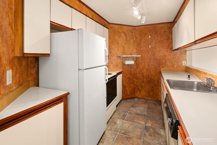 Property photo for 1836 25th Avenue #204, Seattle photo 8