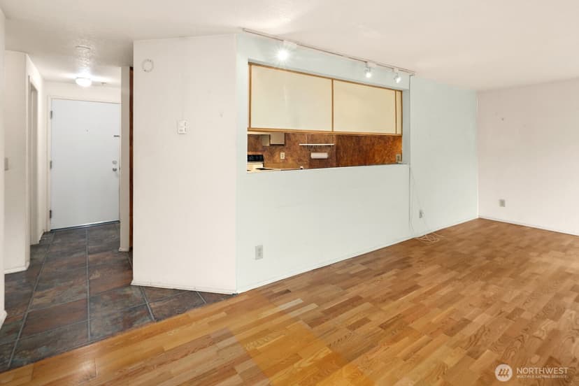 Property photo for 1836 25th Avenue #204, Seattle photo 6