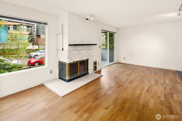 Property photo for 1836 25th Avenue #204, Seattle photo 4
