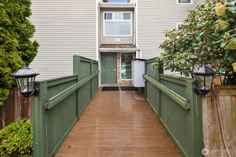 Property photo for 1836 25th Avenue #204, Seattle photo 2