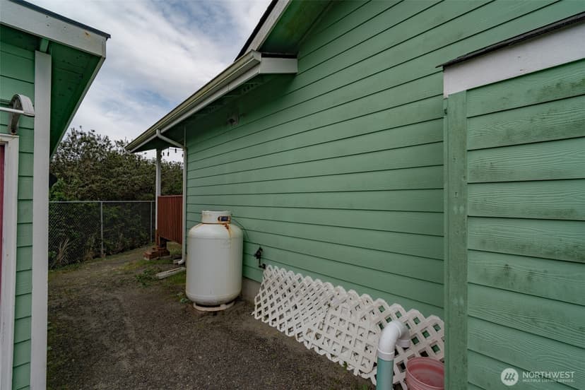 Property photo for 1116 Glendover Court SW, Ocean Shores photo 7
