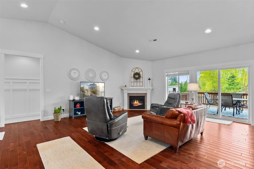 Property photo for 10411 32nd Street E, Edgewood photo 11
