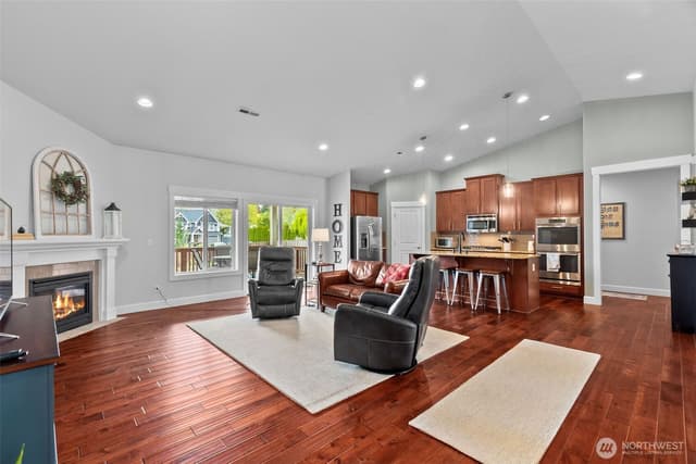 Property photo for 10411 32nd Street E, Edgewood photo 2