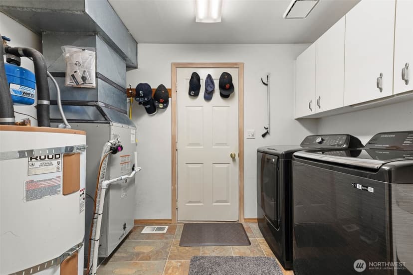 Property photo for 11011 36th Avenue Ct E, Tacoma photo 17