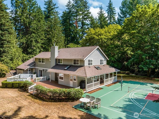 Property photo for 703 245th Place NE, Sammamish, WA 98074