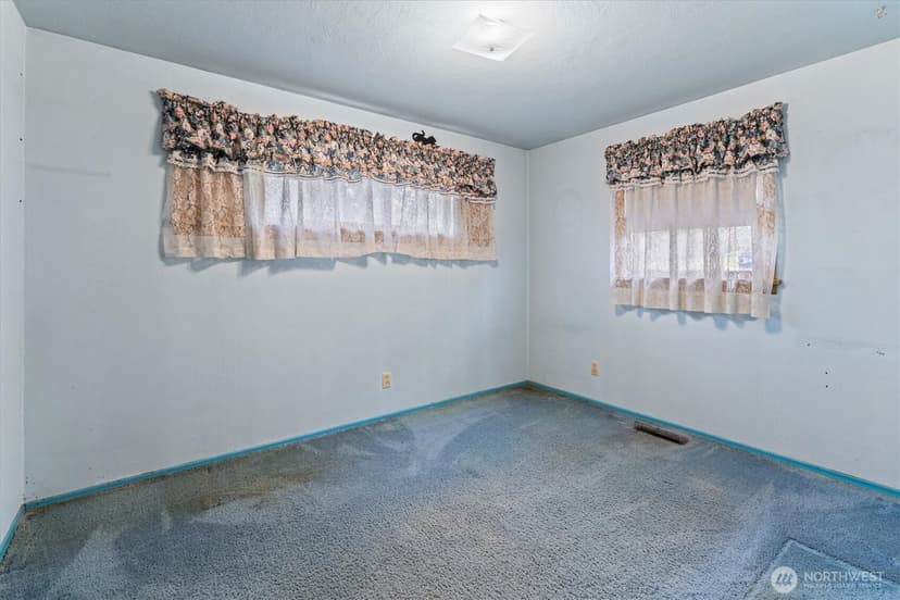 Property photo for 10424 36th Street E, Edgewood photo 14