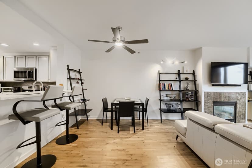 Property photo for 2607 Western Avenue #355, Seattle photo 6