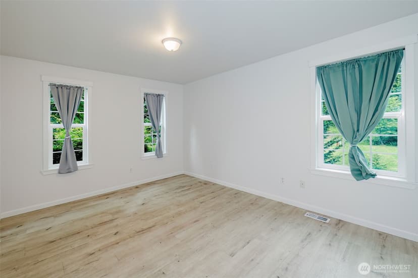 Property photo for 3193 Woods Road E, Port Orchard photo 13